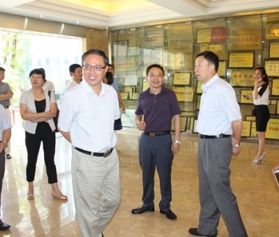 江西省委統(tǒng)戰(zhàn)部副部長(zhǎng)、省民宗局局長(zhǎng)張勇蒞臨仙客來(lái)公司調(diào)研