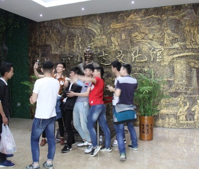 南昌建筑工程技工學(xué)校師生在仙客來(lái)學(xué)習(xí)“雙創(chuàng)”經(jīng)驗(yàn)、分享“雙創(chuàng)”精神