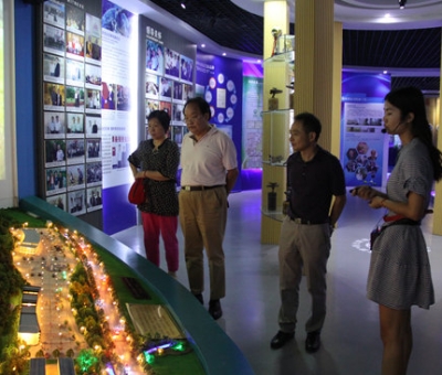 上?？茖W(xué)技術(shù)文獻(xiàn)出版社胡德仁主任蒞臨仙客來公司考察