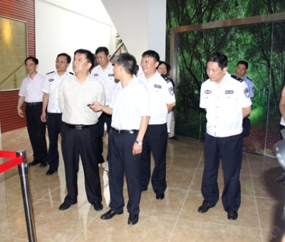 江西省公安廳黨委委員、常務副廳長章凱旋蒞臨仙客來公司調研公安機關服務企業(yè)發(fā)展新思路