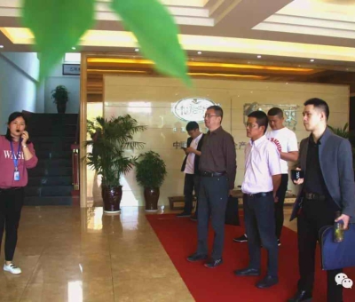 “堅扶實業(yè)，造福人民”推動食用菌產(chǎn)業(yè)升級！省發(fā)改委商價管理處領(lǐng)導(dǎo)蒞臨仙客來靈芝調(diào)研。