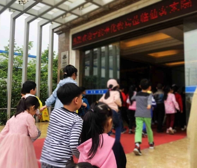 小學(xué)生組團“攻陷”仙客來靈芝工業(yè)園區(qū)！