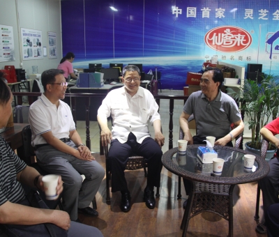 中國(guó)發(fā)明協(xié)會(huì)黨委書記兼秘書長(zhǎng)余華榮一行 蒞臨仙客來(lái)考察調(diào)研