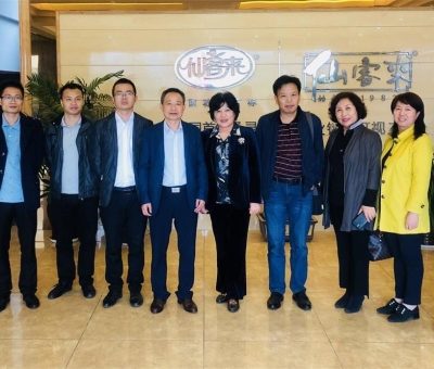 支持少數(shù)民族企業(yè)發(fā)展！延邊大學(xué)草仙藥業(yè)有限公司董事長(zhǎng)李英姬蒞臨江西仙客來(lái)公司進(jìn)行合作交流