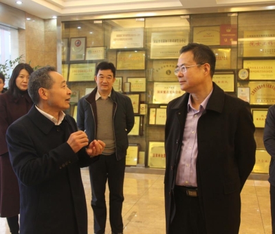 省稅務(wù)局領(lǐng)導(dǎo)送政策、送溫暖！為仙客來(lái)公司高質(zhì)量發(fā)展助力