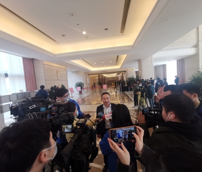 努力推進(jìn)綠色有機(jī)農(nóng)產(chǎn)品、中醫(yī)藥、文化和旅游等產(chǎn)業(yè)重要基地建設(shè) 江西仙客來董事長潘新華參加省十三屆人大五次會議積極建言獻(xiàn)策