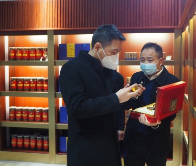 市委常委、市紀(jì)委書(shū)記熊明一行到仙客來(lái)公司走訪慰問(wèn)并調(diào)研食品安全工作