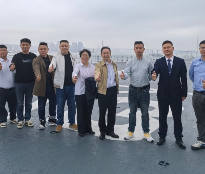 潘新華董事長到湛江某部艦艇開展擁軍愛軍活動(dòng)